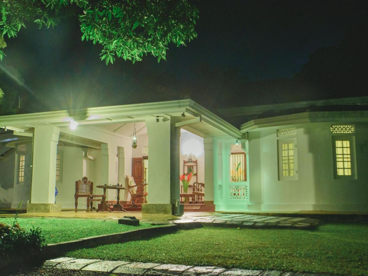Thalpe Walawwa Heritage Villa Unawatuna Exterior photo
